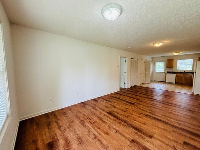 Foto del edificio - 3 Bedroom 2 Bath Duplex