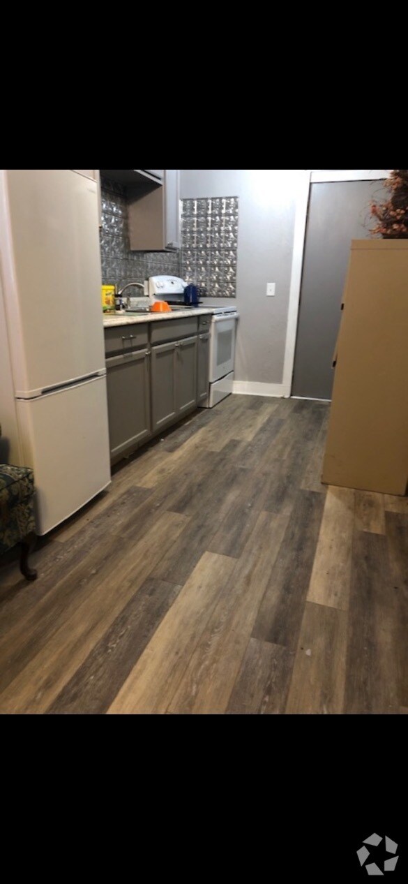 Chautauqua Historic District Apartments for Rent with Hardwood Floors