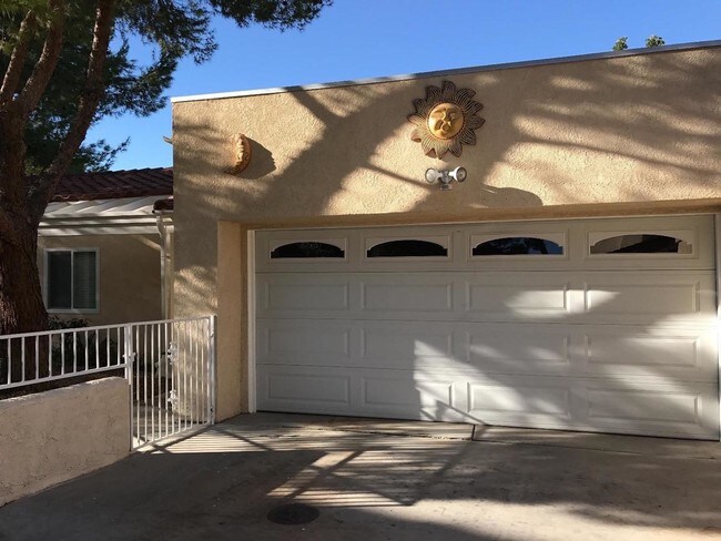 Building Photo - 14746 Clubhouse Dr