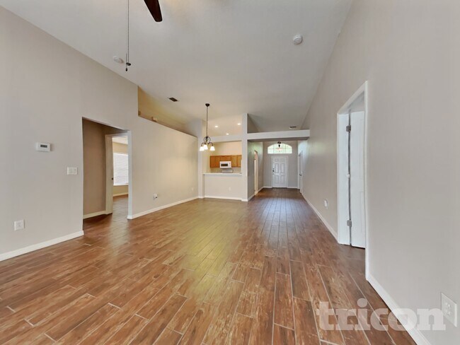 Building Photo - 6816 Monarch Park Dr