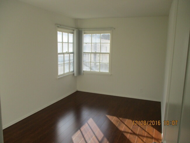 Building Photo - 138 S Bedford Dr