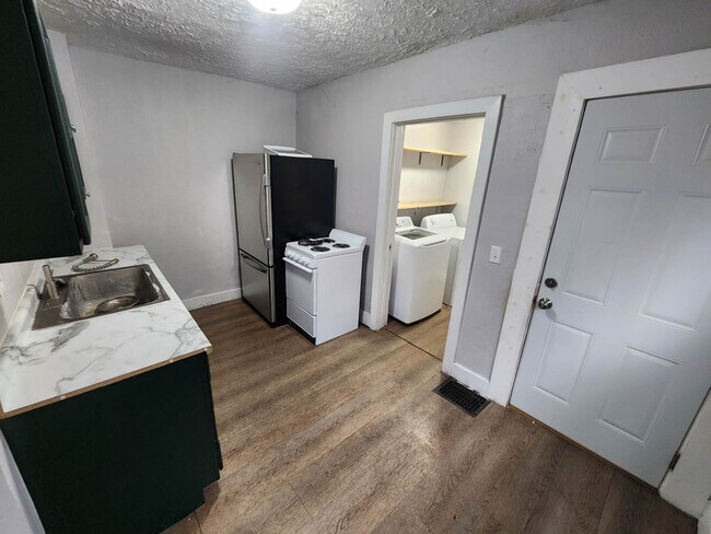 cocina - 306 N Denny St