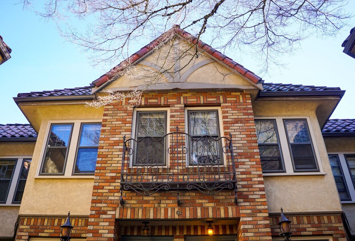 Foto principal - Stunning 2-Bed Townhouse in Goose Hollow B...