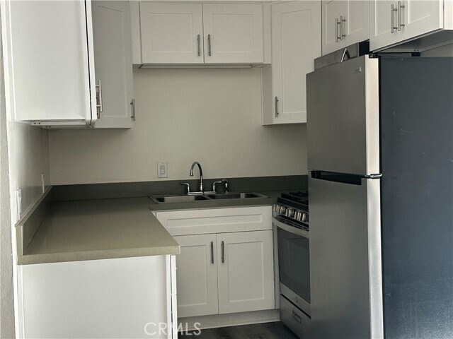 Foto del edificio - 1758 N Kingsley Dr