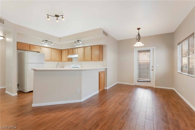 Foto del edificio - 362 Sunward Dr
