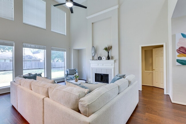 Foto del edificio - 5911 Indian Hills Ln