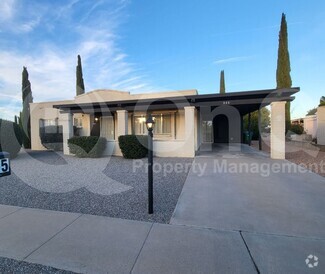 Building Photo - 905 S La Bellota