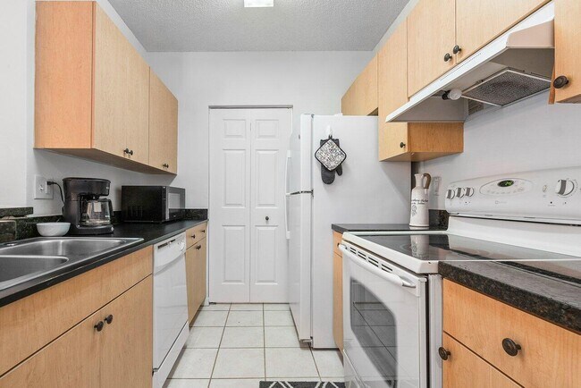 Building Photo - 10288 Fox Trail Rd S