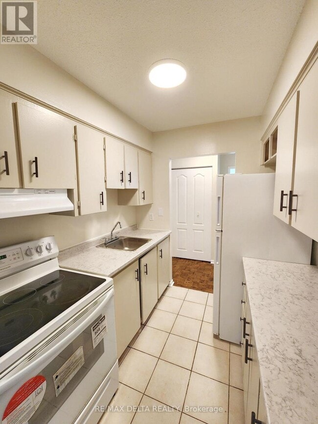 Building Photo - 2044 Arrowsmith Dr