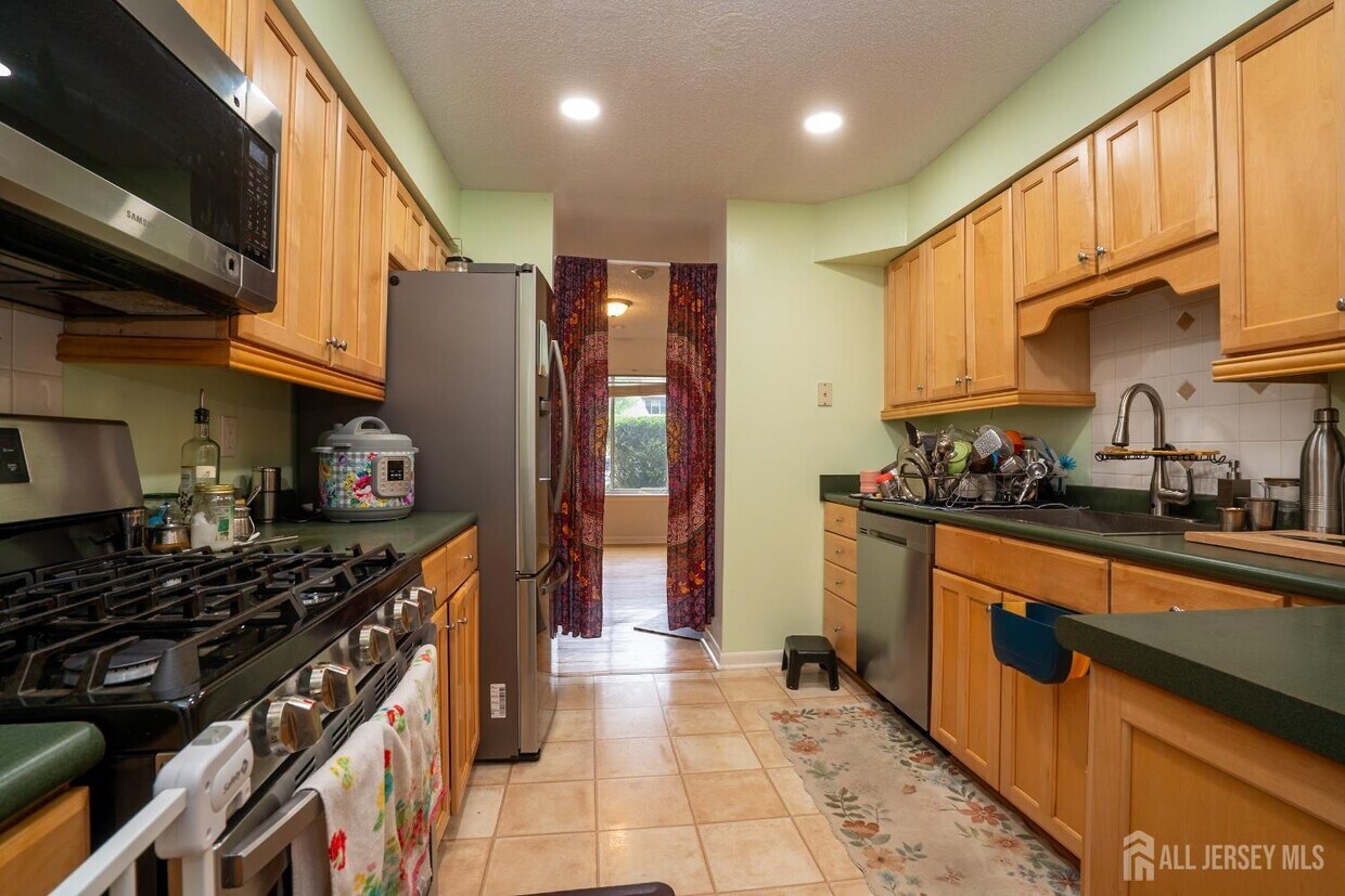 Foto principal - 16 Thoreau Dr