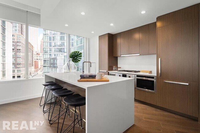 Building Photo - 400 West 61st Street