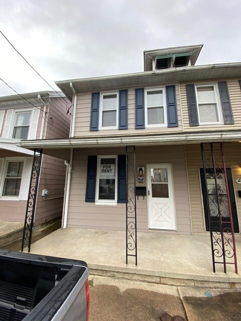 Primary Photo - 28 Folmer St