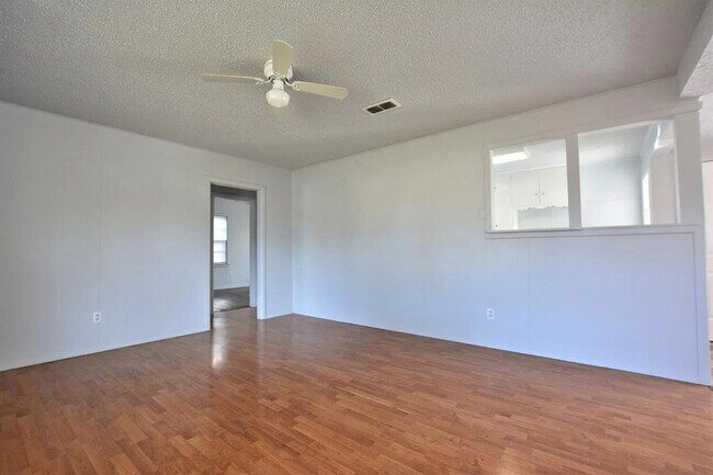 Foto del edificio - Cute 2/1 with Tons of Space!
