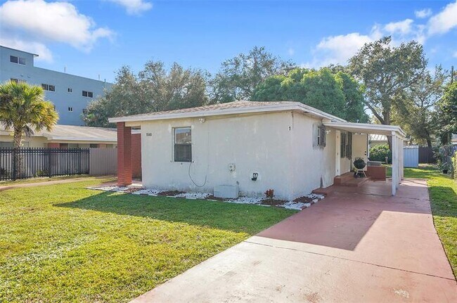 Foto del edificio - 1646 NE 150th St