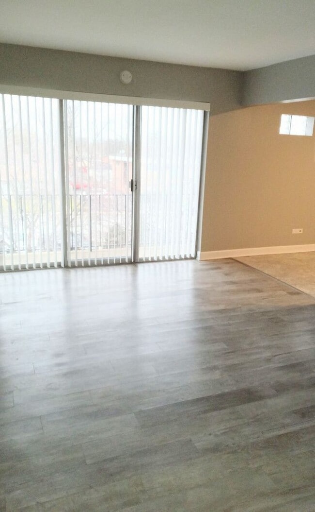 Building Photo - Beautifully Updated 2-Bedroom Condo