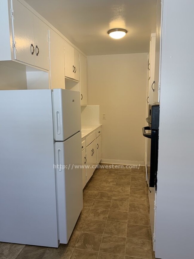 Building Photo - Willow Glen Downstairs 1/1 Unit Now Available
