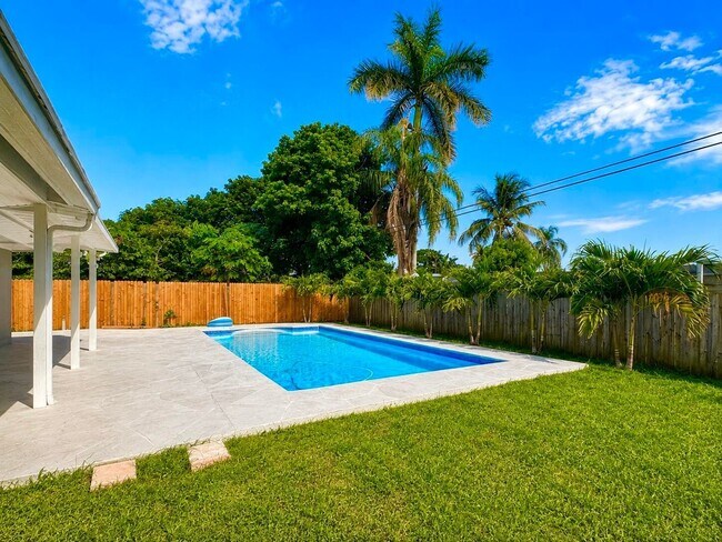 Foto del edificio - 345 Pinehurst Rd