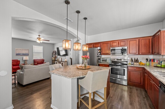 Foto del edificio - 9901 Concord Dr