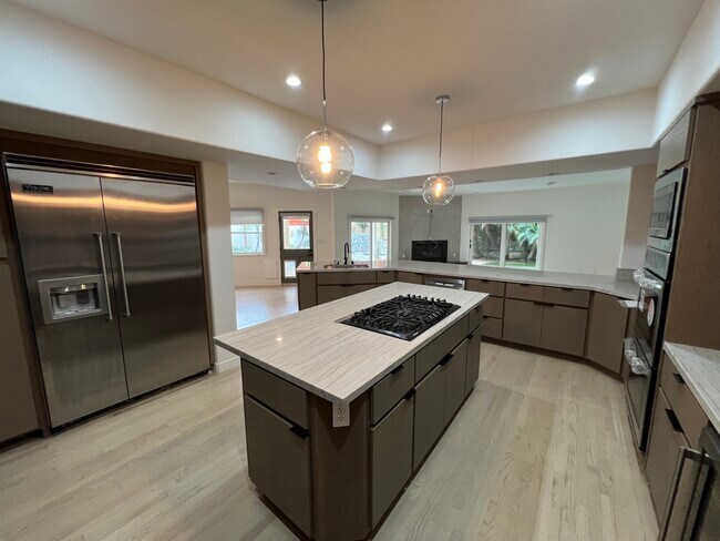 NEW KITCHEN - 2005 N Meadows Ave