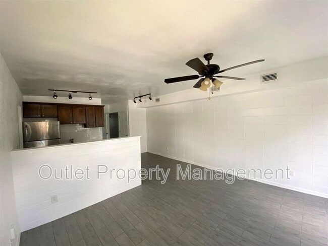 Building Photo - 1245 Virginia Dr