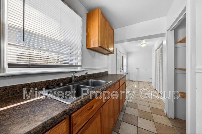 Foto del edificio - 334 Mueller Ave