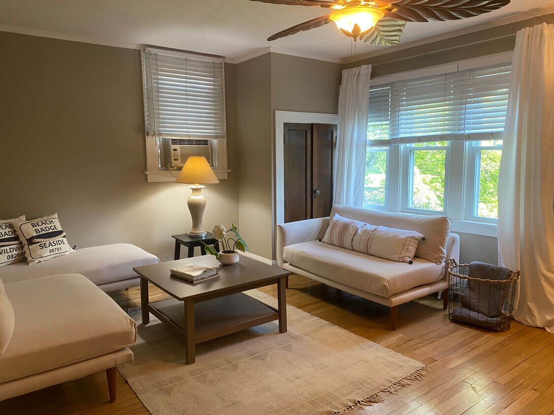 Foto principal - 2549 Edgehill Rd