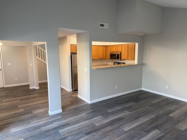 Foto del edificio - 558 Torrey Pine Ln