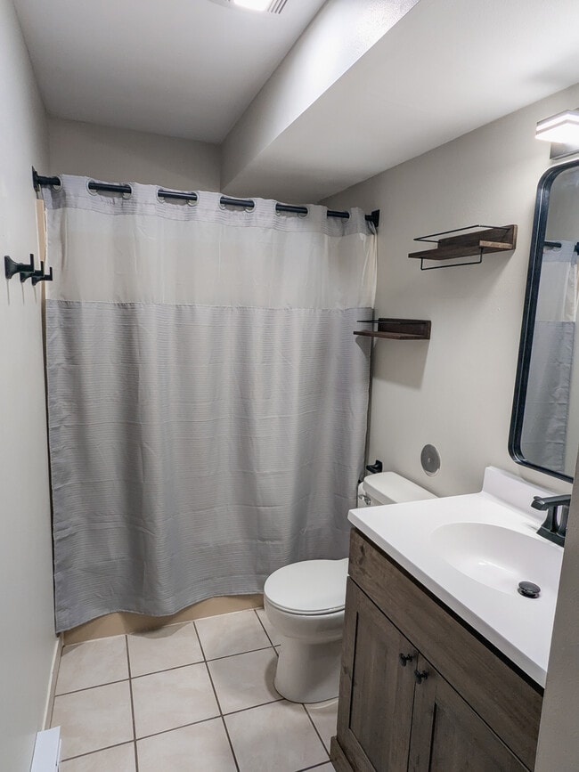 Building Photo - 5160 Seaton Hall Dr