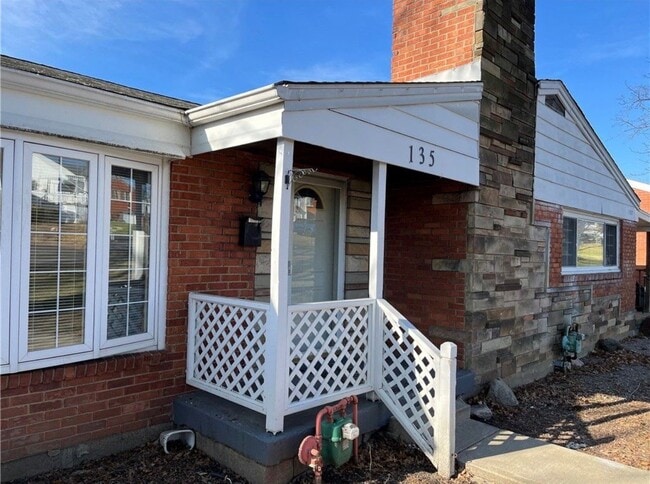 Photo - 135 Greenbriar Dr House