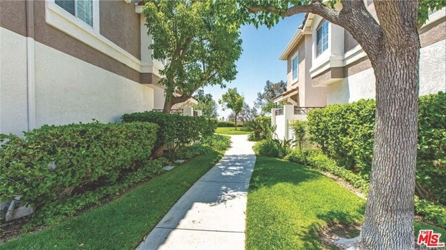 Building Photo - 1055 S Dewcrest Dr