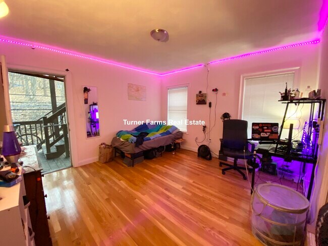 Foto del edificio - 128 Hillside St