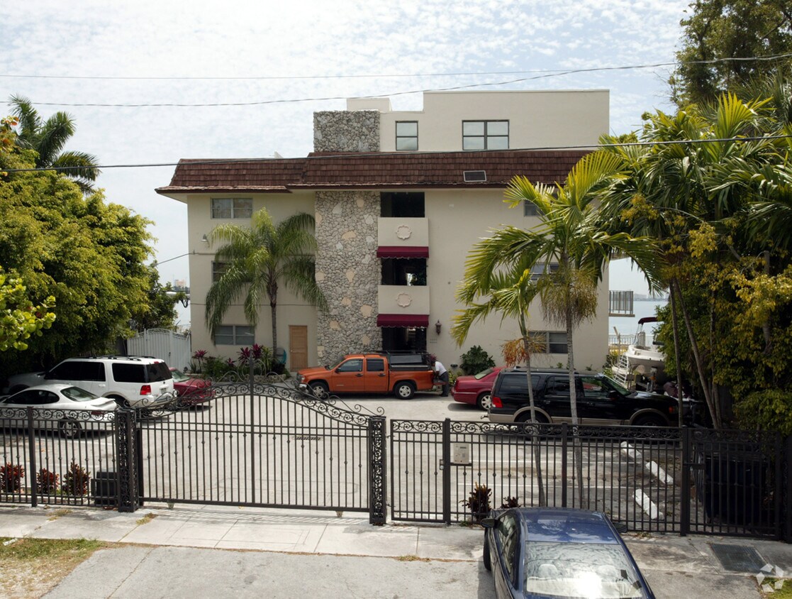 Primary Photo - 7777 NE Bayshore