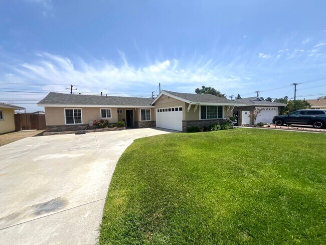 Foto del edificio - Beautiful West Garden Grove 3 bedroom home...