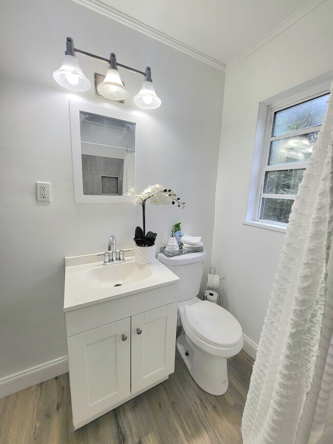 Building Photo - 110 Astor St