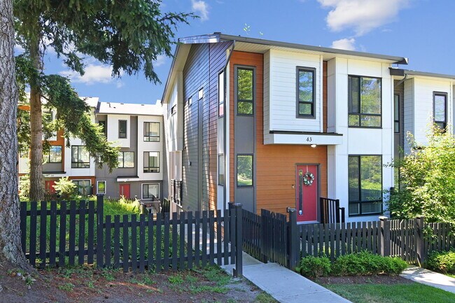 Building Photo - 3 Bed Townhouse in Surrey!