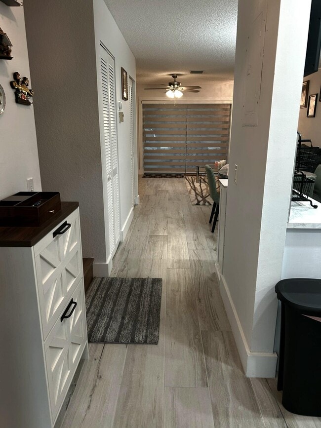 Foto del edificio - 369 Waterside Dr