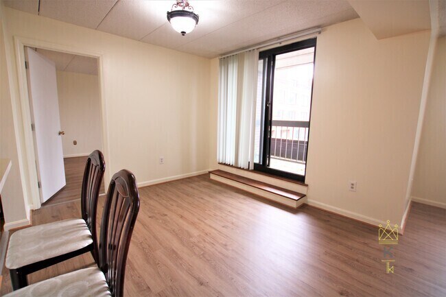 Foto del edificio - 85 Brainerd Rd