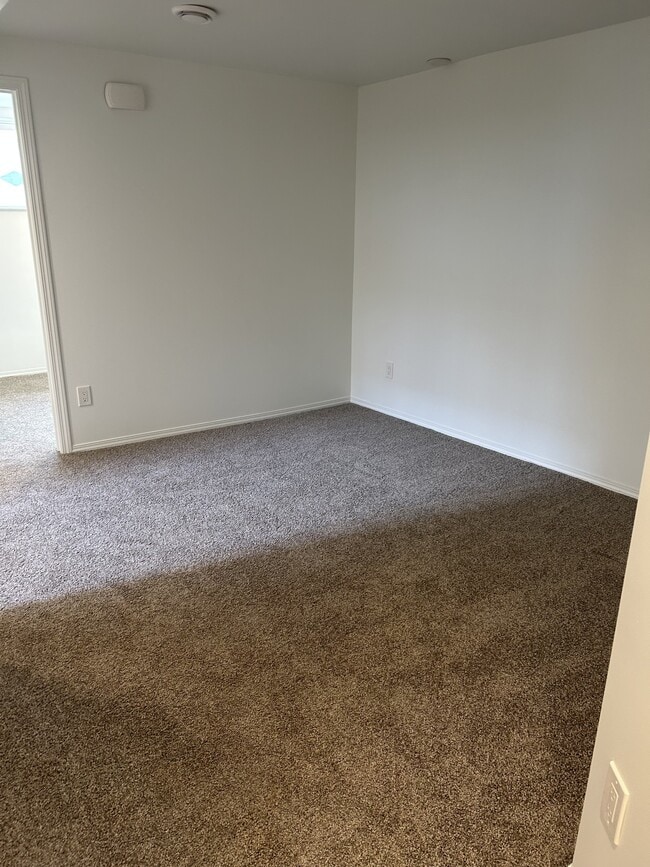 Building Photo - 11935-11946 46 St NW