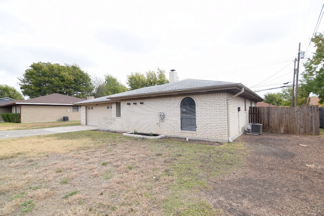 Building Photo - 1412 Becker Dr