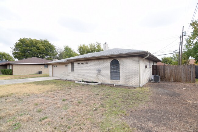 Foto del edificio - 1412 Becker Dr