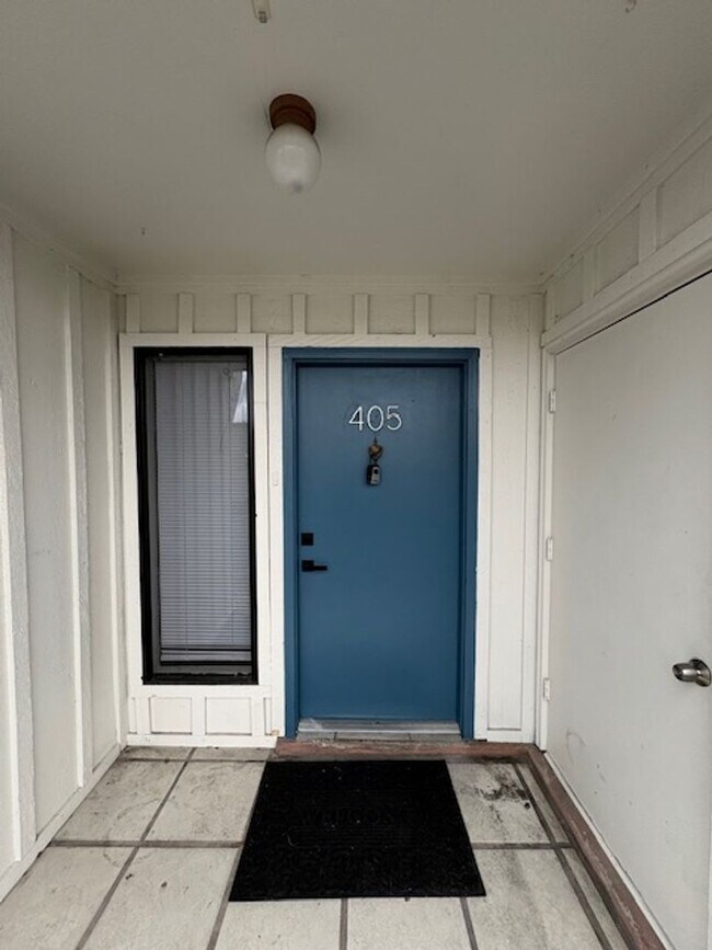 Foto del edificio - Stunning 4-Bedroom, 2.5-Bathroom Townhouse in the Heart of Sarasota!