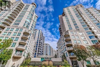 Building Photo - 2111-2111 Lake Shore Blvd W