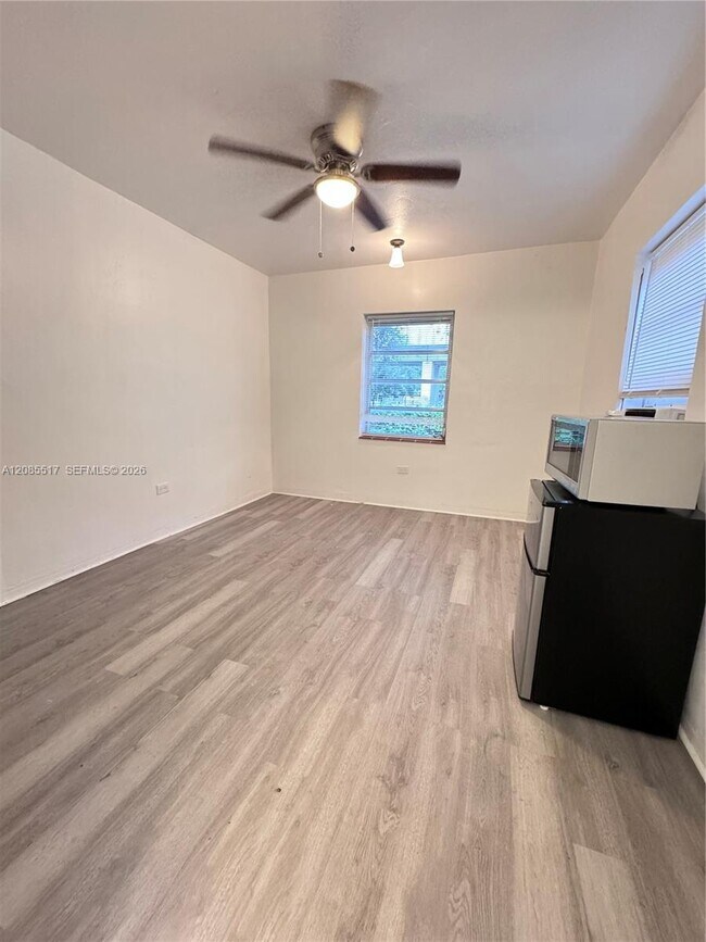Foto del edificio - 2652 SW 23rd Ave