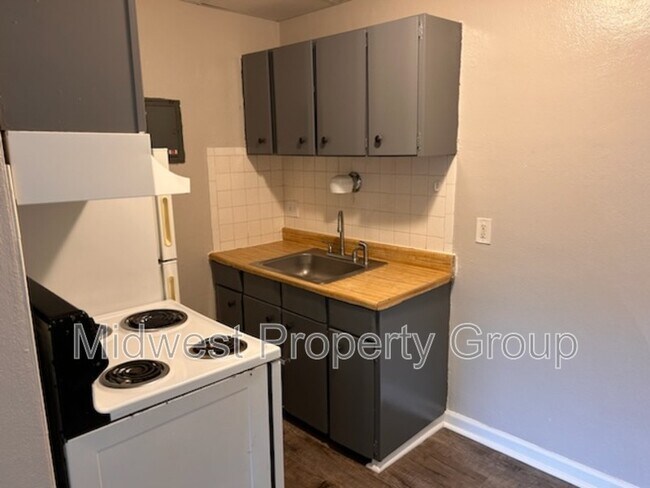 Building Photo - 3716 Geraldine Ave Unit 7