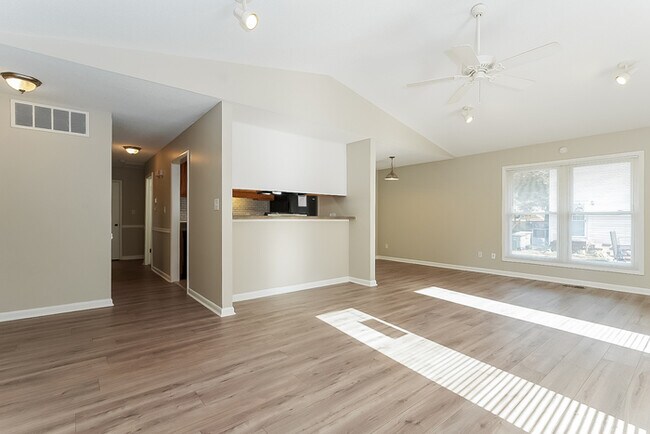 Foto del edificio - 5104 Holly Ridge Rd