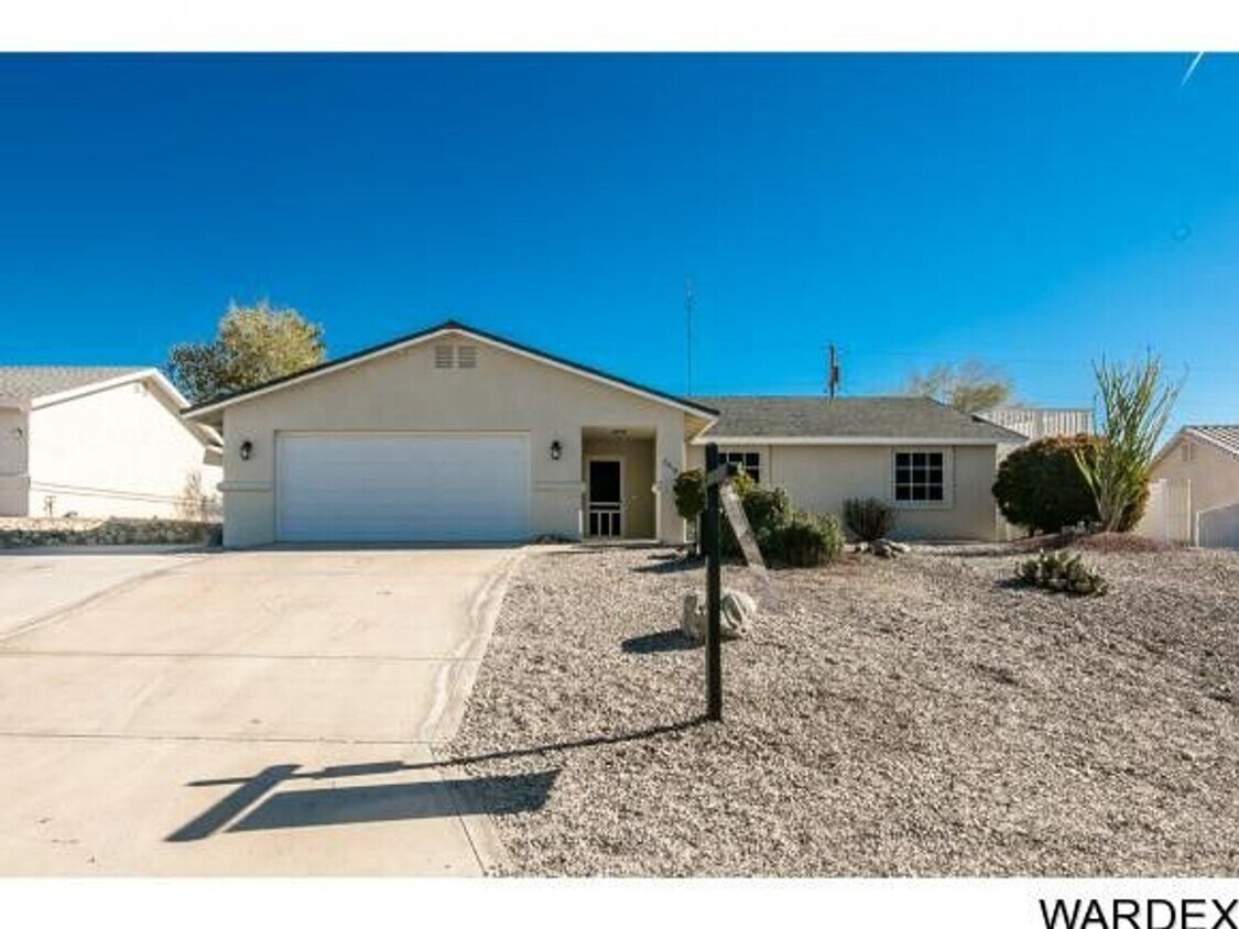 Primary Photo - PENDING APP! Unfurnished Long Term House, ...