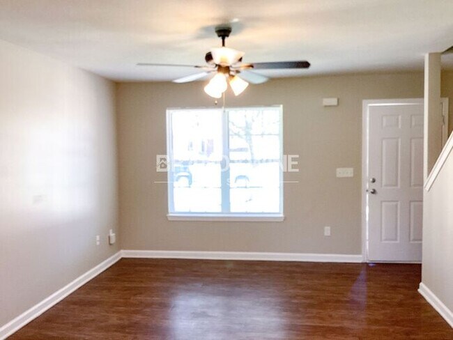 Building Photo - MOVE IN BY August 14th  and RECEIVE $1000 ...
