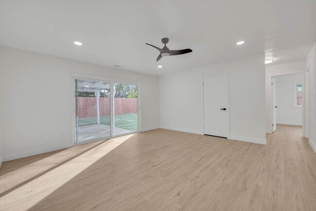 Building Photo - 9680 Lake Natoma Dr