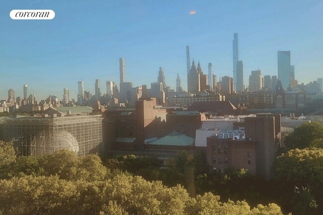 Building Photo - 45 W 81st St