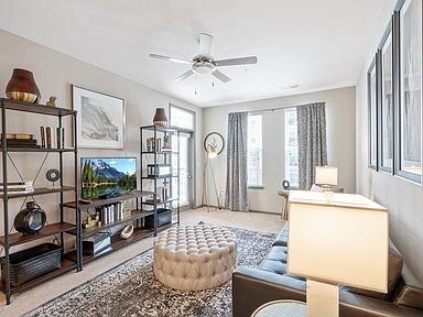 Foto del edificio - 22415 Market St